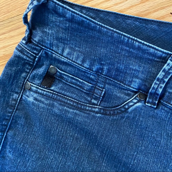 TORRID JEGGING - MEDIUM ACID WASH Size 28 - Picture 3 of 8